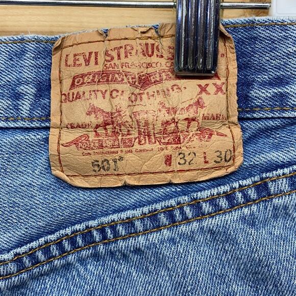 Levi's 501 Distressed Cut Off Shorts 32 - Picture 6 of 9